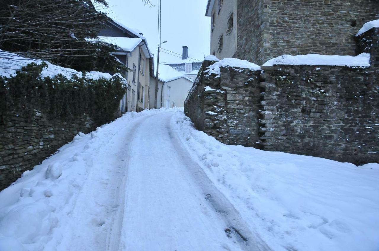 Un logis au 13 Faubourg de France à Bouillon à 50m de la Semois Exterior foto